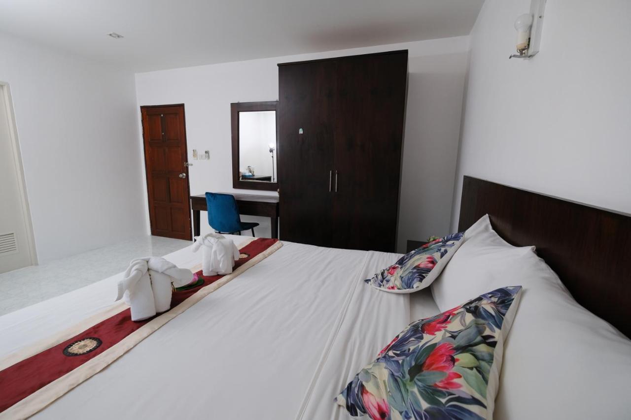Kiwi Boutique Hotel Patong Esterno foto