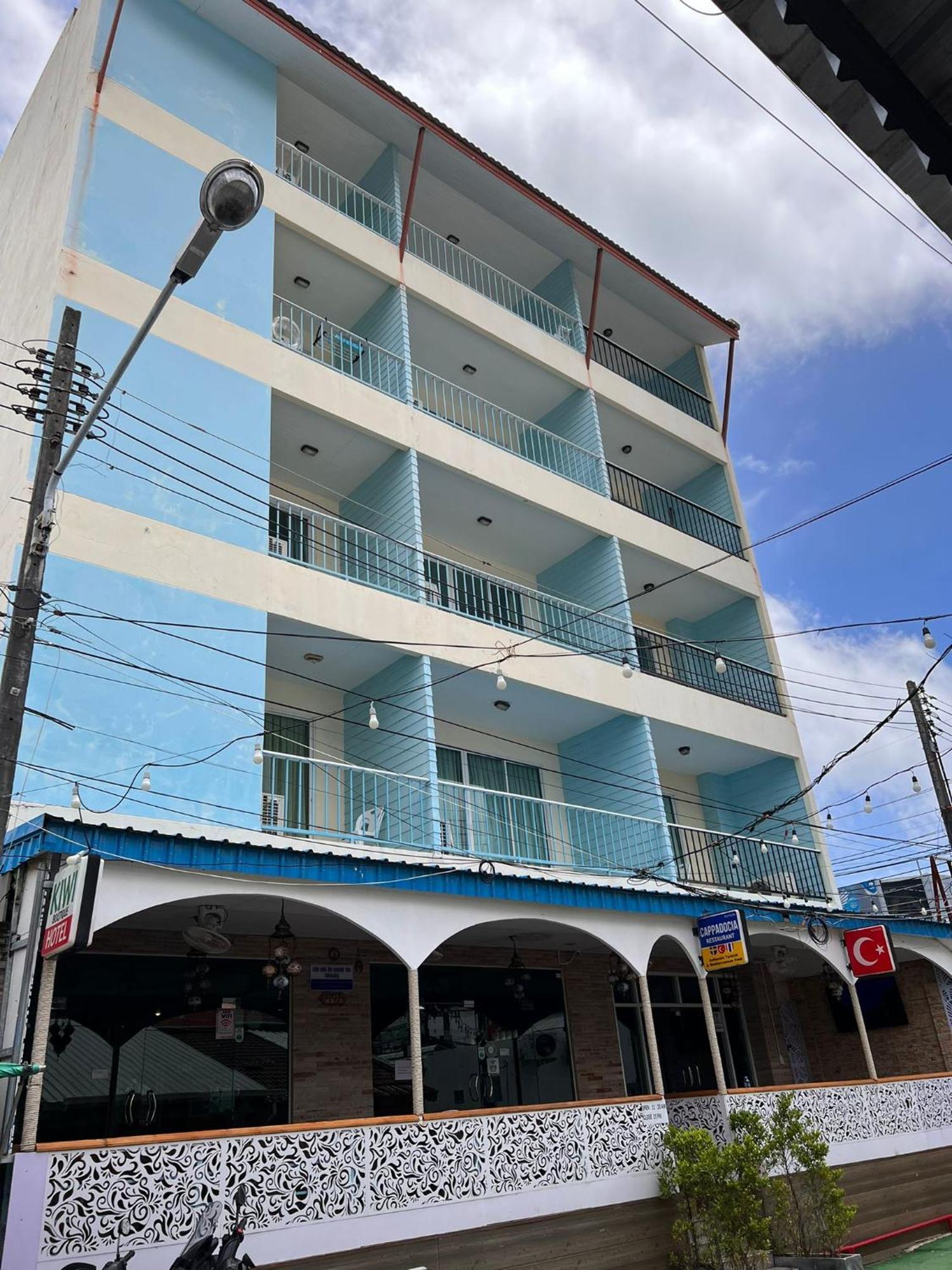 Kiwi Boutique Hotel Patong Esterno foto